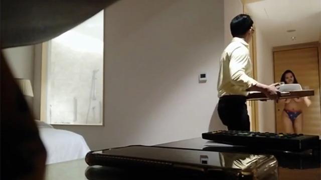 Horny wife Watching Waiter Dare Cock Nude – Viral Xxvideos